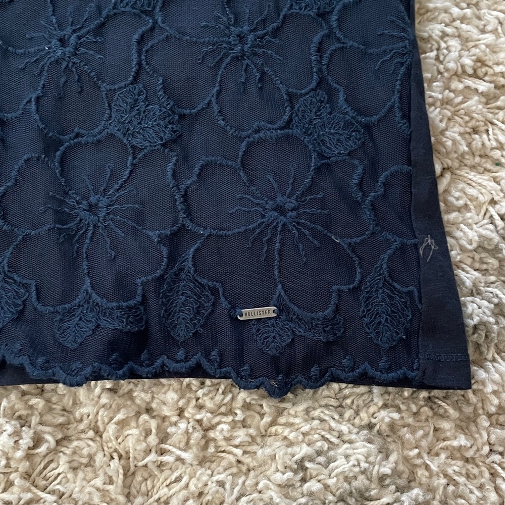 Hollister Dark Blue Floral Lace Top‎ - Picture 4 of 8